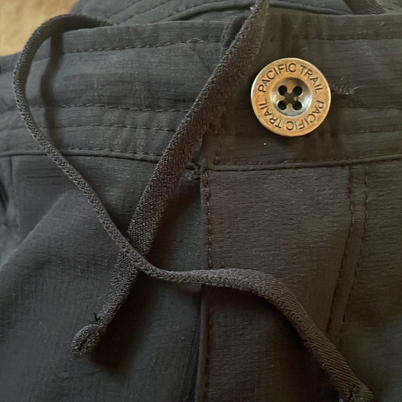 Pacific Trail Women’s 11” Roll-Up Shorts  Size 8 - Picture 6 of 16